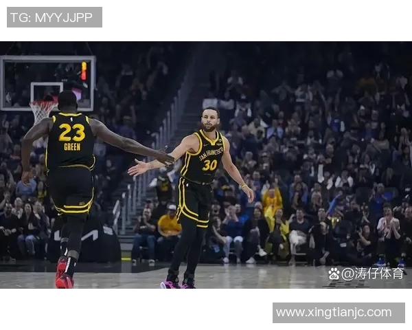 2017年10月31日勇士队对阵快船队的精彩对决回顾与赛后分析 2017年10月31日勇士队对阵快船队的精彩对决回顾与赛后分析