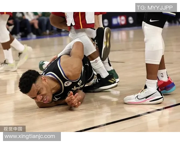 字母哥愤怒撕裂球衣雄鹿惨败后更衣室冲突升级引发关注